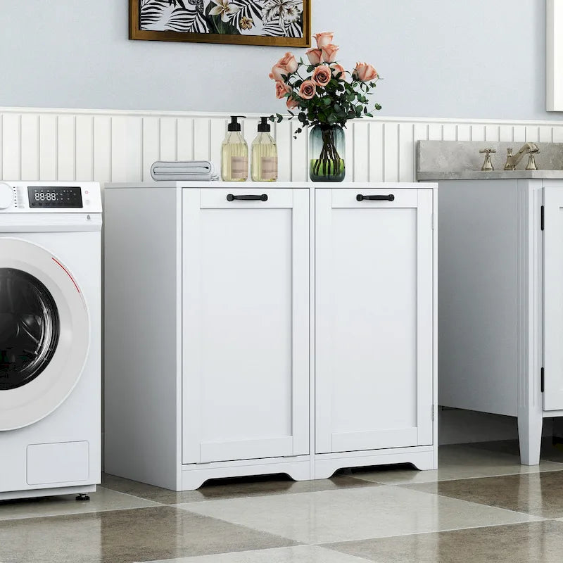 Mobiletto da bagno autoportante con cesto portabiancheria a ribalta e ripiano regolabile, design con mensole sulla porta