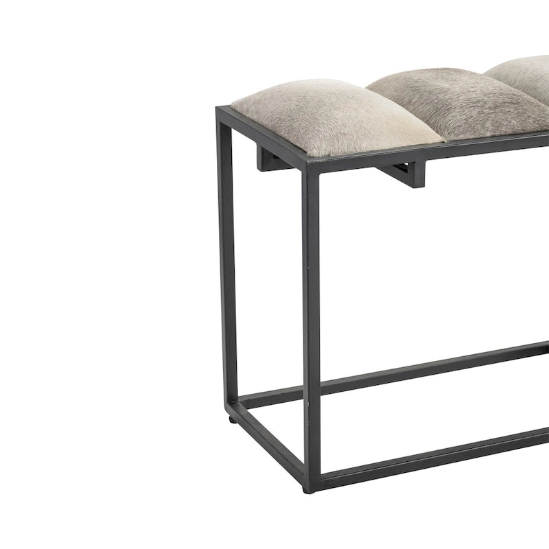 Ławka z czarnego żelaza, szarego sztucznego futra i skórzanymi wstawkami, szerokość 50 W x 14 x 22