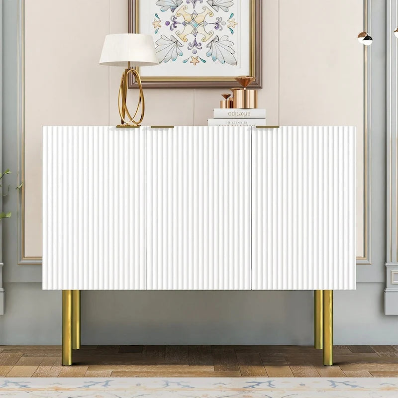 Credenza orizzontale moderna e minimalista con gambe e maniglie in metallo dorato