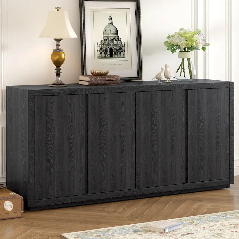Credenza a quattro ante con impiallacciatura in frassino