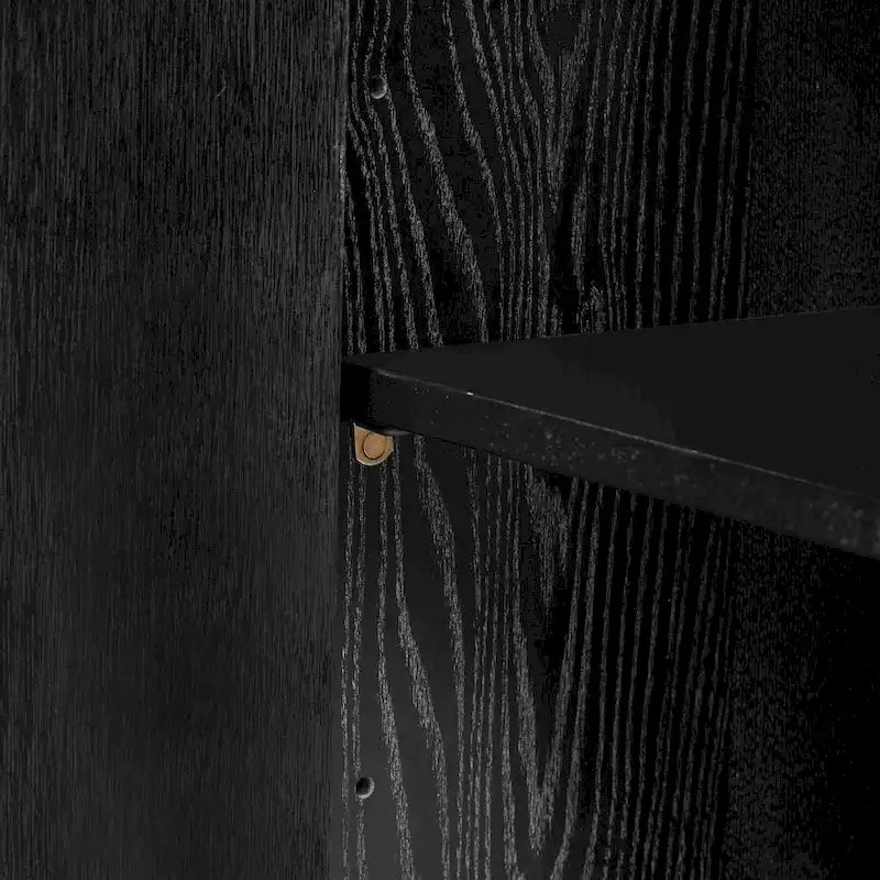 Credenza a quattro ante con impiallacciatura in frassino