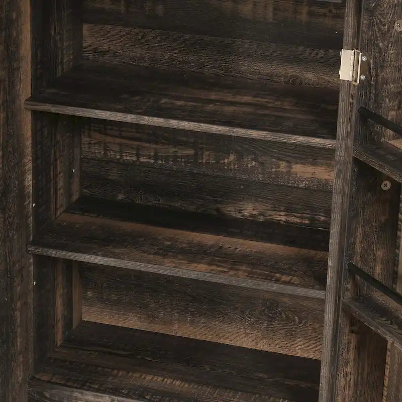 Dispensa da cucina con contenitore in stile rustico